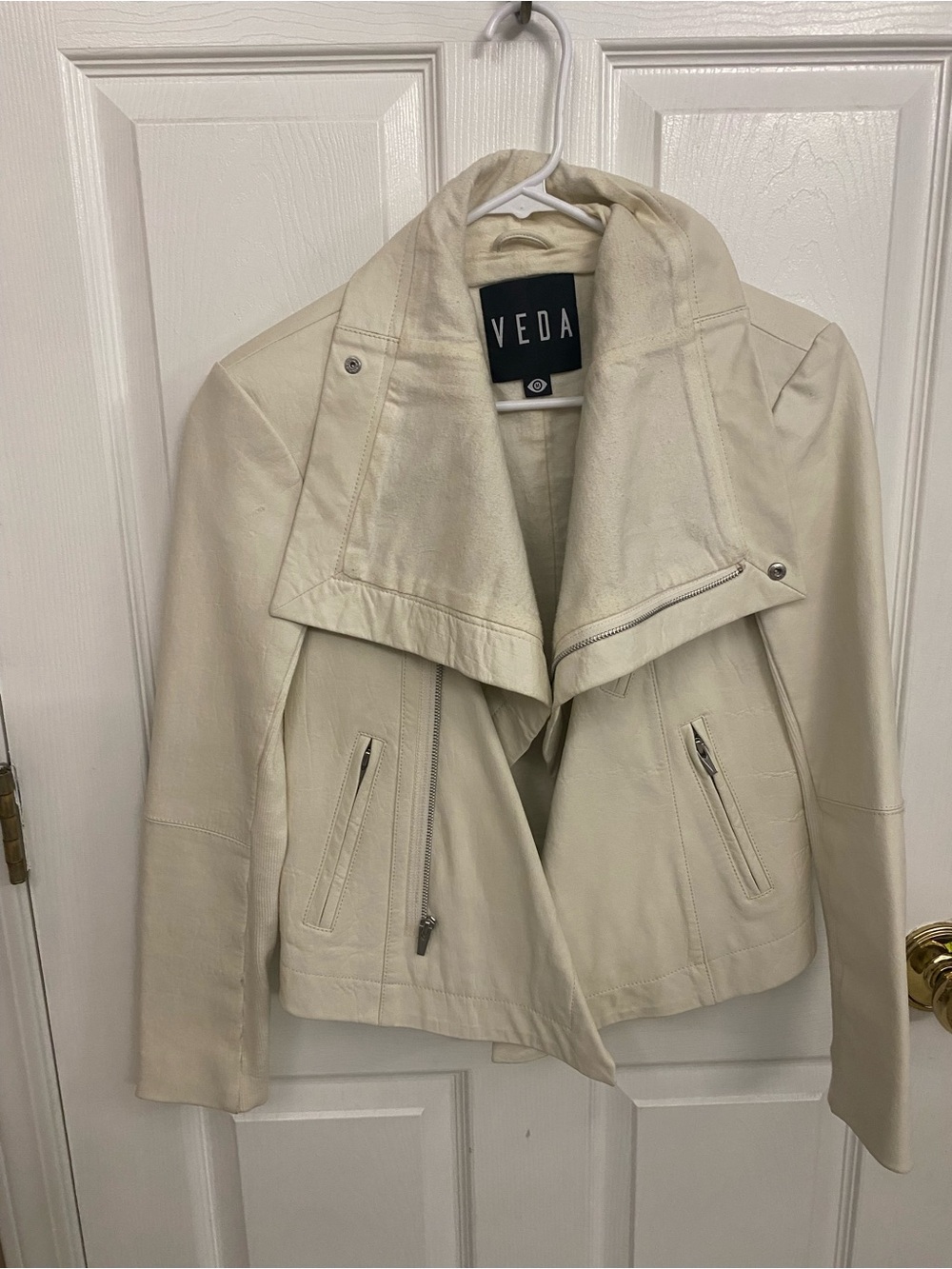 VEDA Cream Leather Moto Jacket med